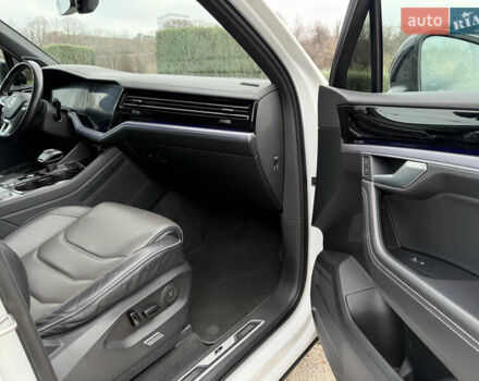 Белый Фольксваген Туарег, объемом двигателя 2.97 л и пробегом 166 тыс. км за 47999 $, фото 36 на Automoto.ua