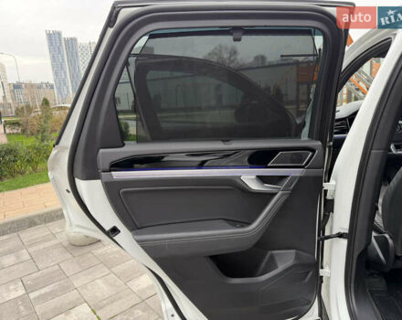 Білий Фольксваген Туарег, об'ємом двигуна 3 л та пробігом 151 тис. км за 45700 $, фото 21 на Automoto.ua