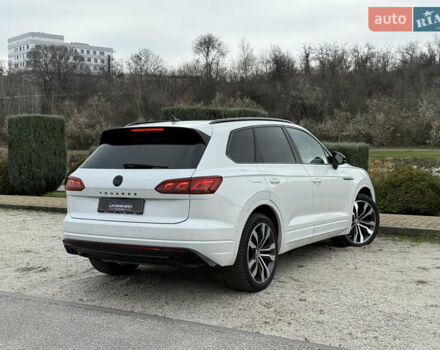 Белый Фольксваген Туарег, объемом двигателя 2.97 л и пробегом 166 тыс. км за 47999 $, фото 11 на Automoto.ua