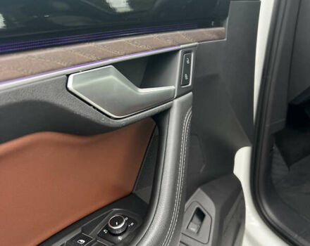 Белый Фольксваген Туарег, объемом двигателя 2.97 л и пробегом 129 тыс. км за 44900 $, фото 25 на Automoto.ua