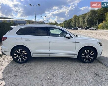 Белый Фольксваген Туарег, объемом двигателя 2.97 л и пробегом 252 тыс. км за 47000 $, фото 11 на Automoto.ua