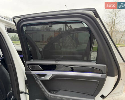 Білий Фольксваген Туарег, об'ємом двигуна 3 л та пробігом 151 тис. км за 45700 $, фото 25 на Automoto.ua