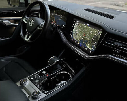 Белый Фольксваген Туарег, объемом двигателя 2.99 л и пробегом 115 тыс. км за 37500 $, фото 30 на Automoto.ua