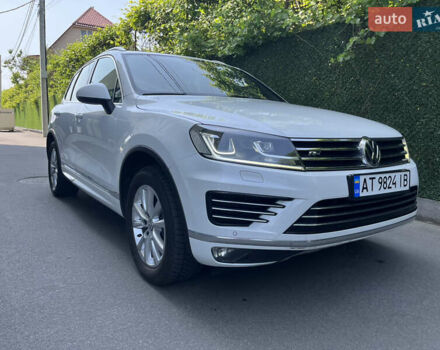 Белый Фольксваген Туарег, объемом двигателя 2.97 л и пробегом 127 тыс. км за 35800 $, фото 1 на Automoto.ua