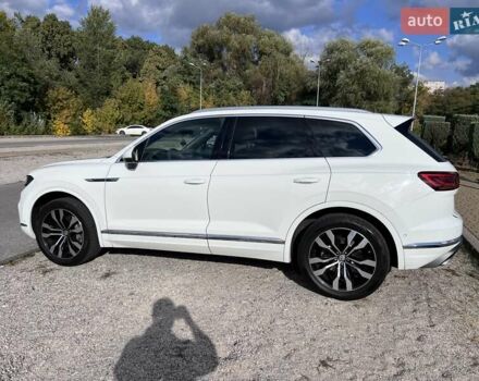 Белый Фольксваген Туарег, объемом двигателя 2.97 л и пробегом 252 тыс. км за 47000 $, фото 4 на Automoto.ua