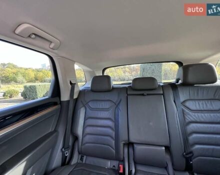 Белый Фольксваген Туарег, объемом двигателя 2.97 л и пробегом 252 тыс. км за 47000 $, фото 47 на Automoto.ua