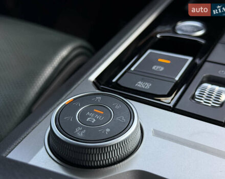 Белый Фольксваген Туарег, объемом двигателя 2.97 л и пробегом 199 тыс. км за 46200 $, фото 56 на Automoto.ua