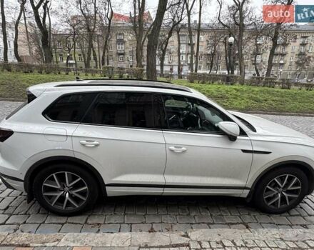Білий Фольксваген Туарег, об'ємом двигуна 2.97 л та пробігом 240 тис. км за 42500 $, фото 1 на Automoto.ua