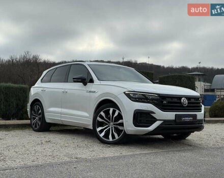 Белый Фольксваген Туарег, объемом двигателя 2.97 л и пробегом 166 тыс. км за 47999 $, фото 2 на Automoto.ua
