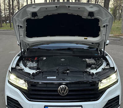 Белый Фольксваген Туарег, объемом двигателя 2.99 л и пробегом 115 тыс. км за 37500 $, фото 37 на Automoto.ua