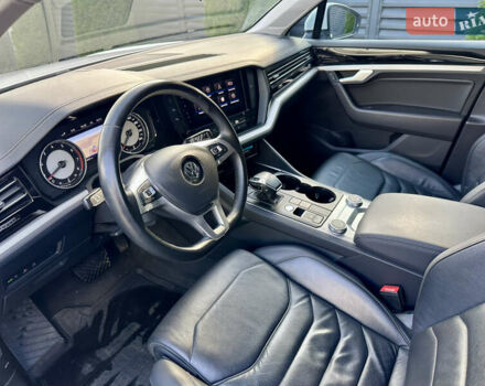 Белый Фольксваген Туарег, объемом двигателя 3 л и пробегом 135 тыс. км за 38000 $, фото 6 на Automoto.ua