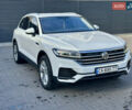Белый Фольксваген Туарег, объемом двигателя 3 л и пробегом 135 тыс. км за 38000 $, фото 1 на Automoto.ua