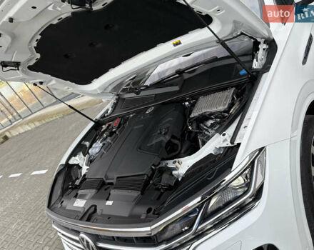 Белый Фольксваген Туарег, объемом двигателя 3 л и пробегом 156 тыс. км за 45999 $, фото 109 на Automoto.ua