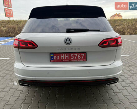 Белый Фольксваген Туарег, объемом двигателя 3 л и пробегом 156 тыс. км за 45999 $, фото 118 на Automoto.ua