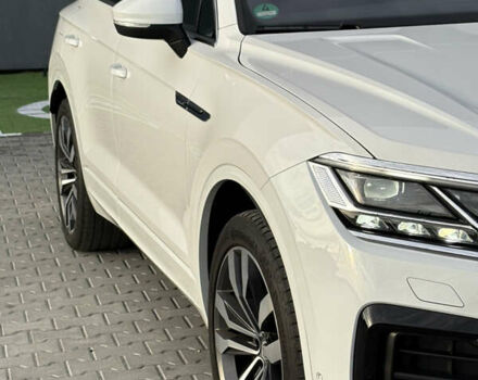 Белый Фольксваген Туарег, объемом двигателя 3 л и пробегом 156 тыс. км за 45999 $, фото 125 на Automoto.ua