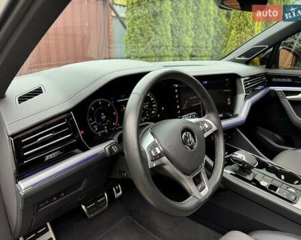 Білий Фольксваген Туарег, об'ємом двигуна 2.97 л та пробігом 141 тис. км за 51999 $, фото 25 на Automoto.ua