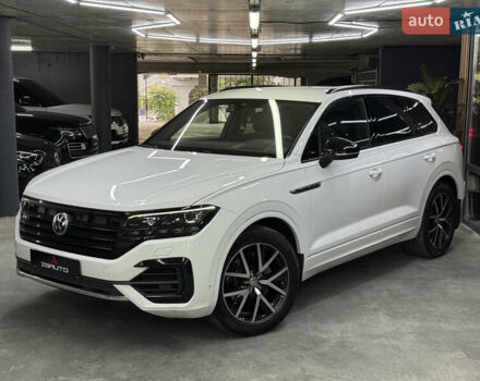 Білий Фольксваген Туарег, об'ємом двигуна 2.97 л та пробігом 146 тис. км за 51900 $, фото 5 на Automoto.ua