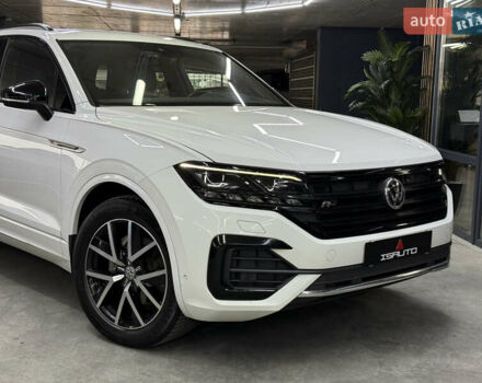 Білий Фольксваген Туарег, об'ємом двигуна 2.97 л та пробігом 146 тис. км за 51900 $, фото 3 на Automoto.ua