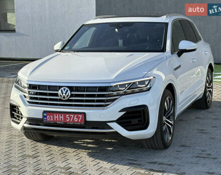 Белый Фольксваген Туарег, объемом двигателя 3 л и пробегом 156 тыс. км за 45999 $, фото 2 на Automoto.ua