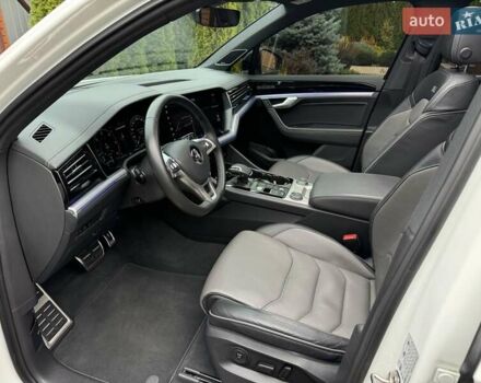 Білий Фольксваген Туарег, об'ємом двигуна 2.97 л та пробігом 141 тис. км за 51999 $, фото 18 на Automoto.ua