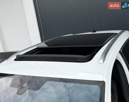 Белый Фольксваген Туарег, объемом двигателя 3 л и пробегом 156 тыс. км за 45999 $, фото 124 на Automoto.ua