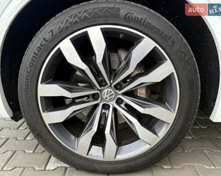 Белый Фольксваген Туарег, объемом двигателя 3 л и пробегом 156 тыс. км за 45999 $, фото 104 на Automoto.ua