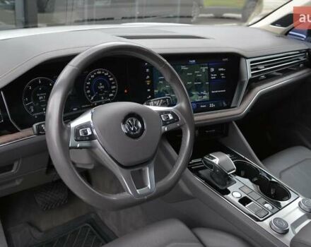 Білий Фольксваген Туарег, об'ємом двигуна 2.97 л та пробігом 268 тис. км за 38000 $, фото 15 на Automoto.ua