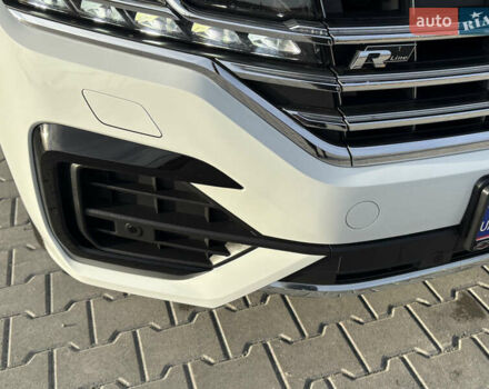 Белый Фольксваген Туарег, объемом двигателя 3 л и пробегом 156 тыс. км за 45999 $, фото 46 на Automoto.ua