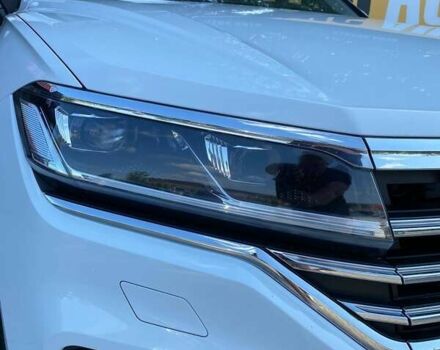 Белый Фольксваген Туарег, объемом двигателя 2.99 л и пробегом 60 тыс. км за 43500 $, фото 3 на Automoto.ua