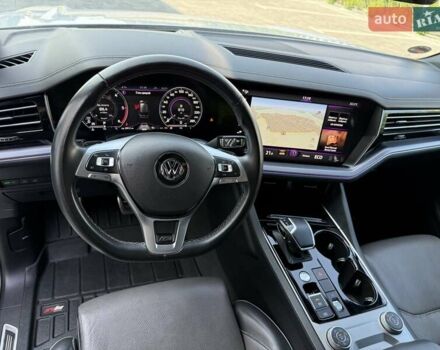 Белый Фольксваген Туарег, объемом двигателя 2.97 л и пробегом 177 тыс. км за 52900 $, фото 31 на Automoto.ua