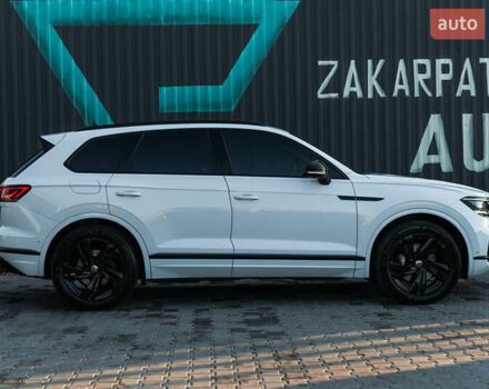 Белый Фольксваген Туарег, объемом двигателя 2.97 л и пробегом 263 тыс. км за 45500 $, фото 13 на Automoto.ua