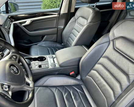 Белый Фольксваген Туарег, объемом двигателя 3 л и пробегом 135 тыс. км за 38000 $, фото 7 на Automoto.ua