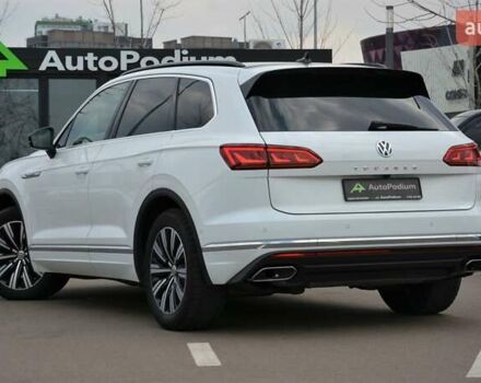 Білий Фольксваген Туарег, об'ємом двигуна 2.97 л та пробігом 268 тис. км за 38000 $, фото 5 на Automoto.ua