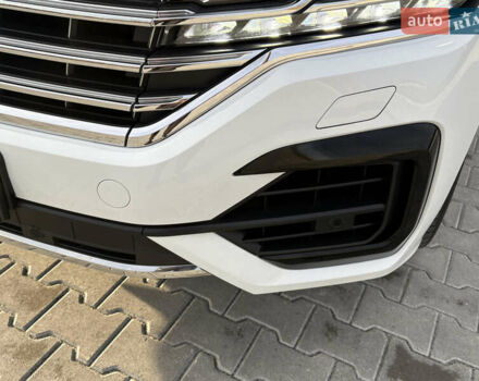 Белый Фольксваген Туарег, объемом двигателя 3 л и пробегом 156 тыс. км за 45999 $, фото 47 на Automoto.ua