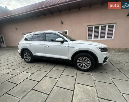 Білий Фольксваген Туарег, об'ємом двигуна 2.97 л та пробігом 165 тис. км за 43500 $, фото 7 на Automoto.ua