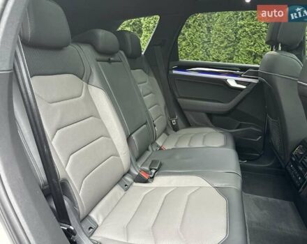 Білий Фольксваген Туарег, об'ємом двигуна 2.97 л та пробігом 141 тис. км за 51999 $, фото 66 на Automoto.ua