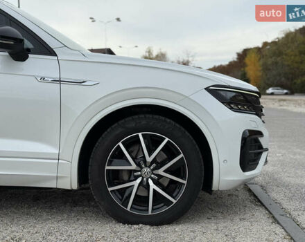 Білий Фольксваген Туарег, об'ємом двигуна 2.97 л та пробігом 91 тис. км за 56999 $, фото 6 на Automoto.ua