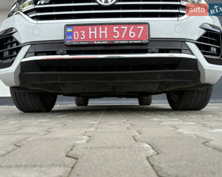 Белый Фольксваген Туарег, объемом двигателя 3 л и пробегом 156 тыс. км за 45999 $, фото 120 на Automoto.ua