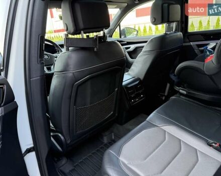 Белый Фольксваген Туарег, объемом двигателя 2.97 л и пробегом 177 тыс. км за 52900 $, фото 40 на Automoto.ua