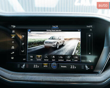 Белый Фольксваген Туарег, объемом двигателя 2.97 л и пробегом 263 тыс. км за 45500 $, фото 45 на Automoto.ua