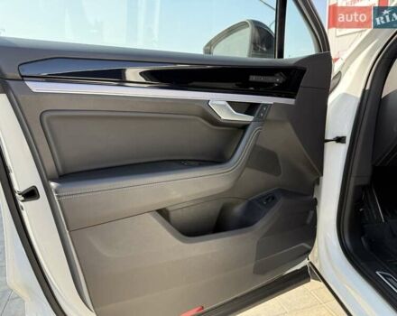 Белый Фольксваген Туарег, объемом двигателя 2.97 л и пробегом 177 тыс. км за 52900 $, фото 26 на Automoto.ua