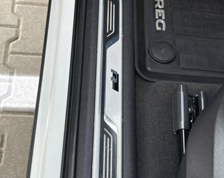 Белый Фольксваген Туарег, объемом двигателя 3 л и пробегом 156 тыс. км за 45999 $, фото 51 на Automoto.ua