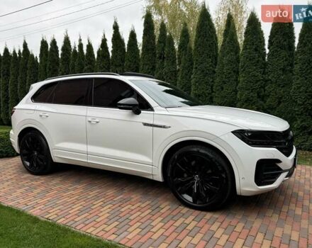 Білий Фольксваген Туарег, об'ємом двигуна 2.97 л та пробігом 141 тис. км за 51999 $, фото 3 на Automoto.ua