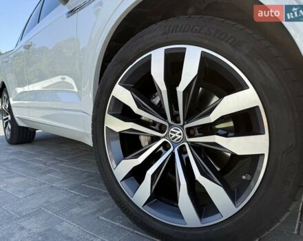 Белый Фольксваген Туарег, объемом двигателя 2.97 л и пробегом 177 тыс. км за 52900 $, фото 1 на Automoto.ua