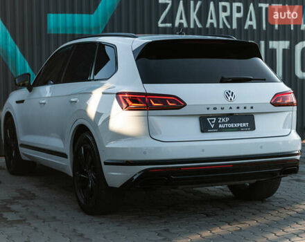 Белый Фольксваген Туарег, объемом двигателя 2.97 л и пробегом 263 тыс. км за 45500 $, фото 9 на Automoto.ua