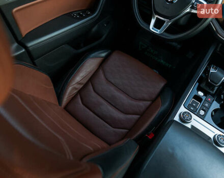 Белый Фольксваген Туарег, объемом двигателя 2.97 л и пробегом 263 тыс. км за 45500 $, фото 35 на Automoto.ua