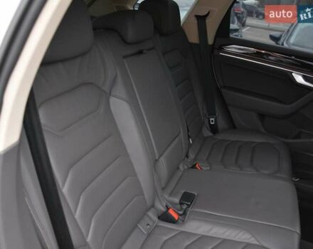 Білий Фольксваген Туарег, об'ємом двигуна 2.97 л та пробігом 268 тис. км за 38000 $, фото 47 на Automoto.ua