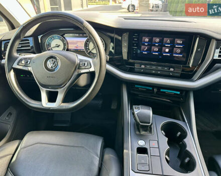 Белый Фольксваген Туарег, объемом двигателя 3 л и пробегом 135 тыс. км за 38000 $, фото 5 на Automoto.ua