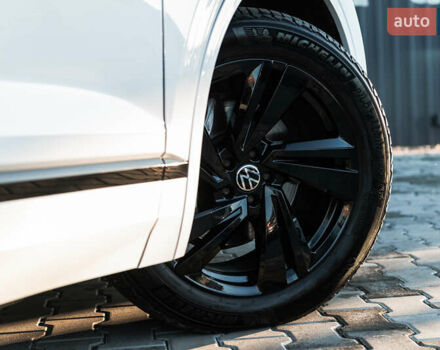 Белый Фольксваген Туарег, объемом двигателя 2.97 л и пробегом 263 тыс. км за 45500 $, фото 12 на Automoto.ua