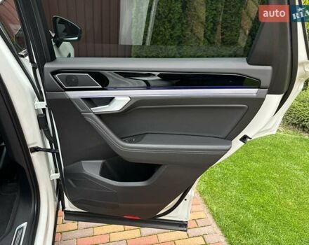 Білий Фольксваген Туарег, об'ємом двигуна 2.97 л та пробігом 141 тис. км за 51999 $, фото 64 на Automoto.ua